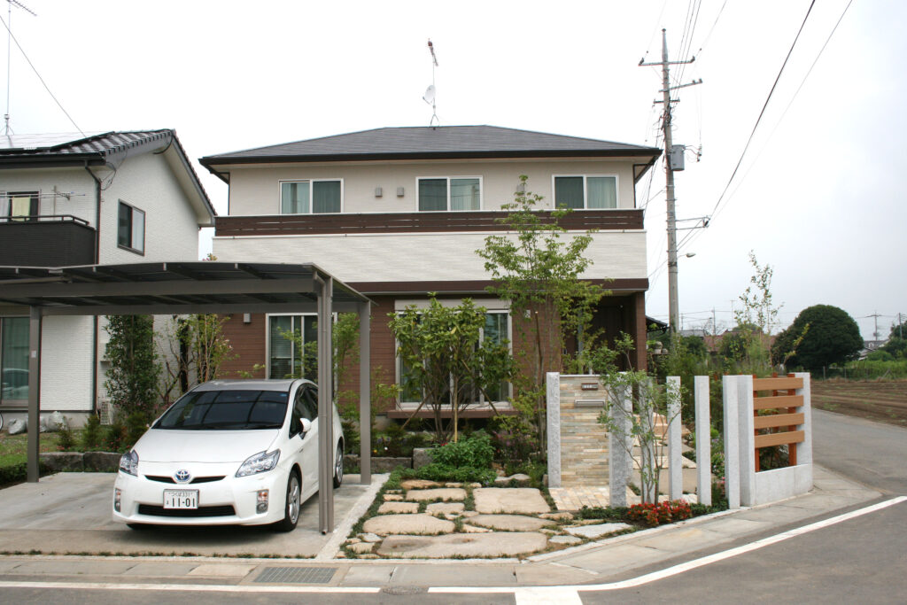 門柱・植栽で目隠し